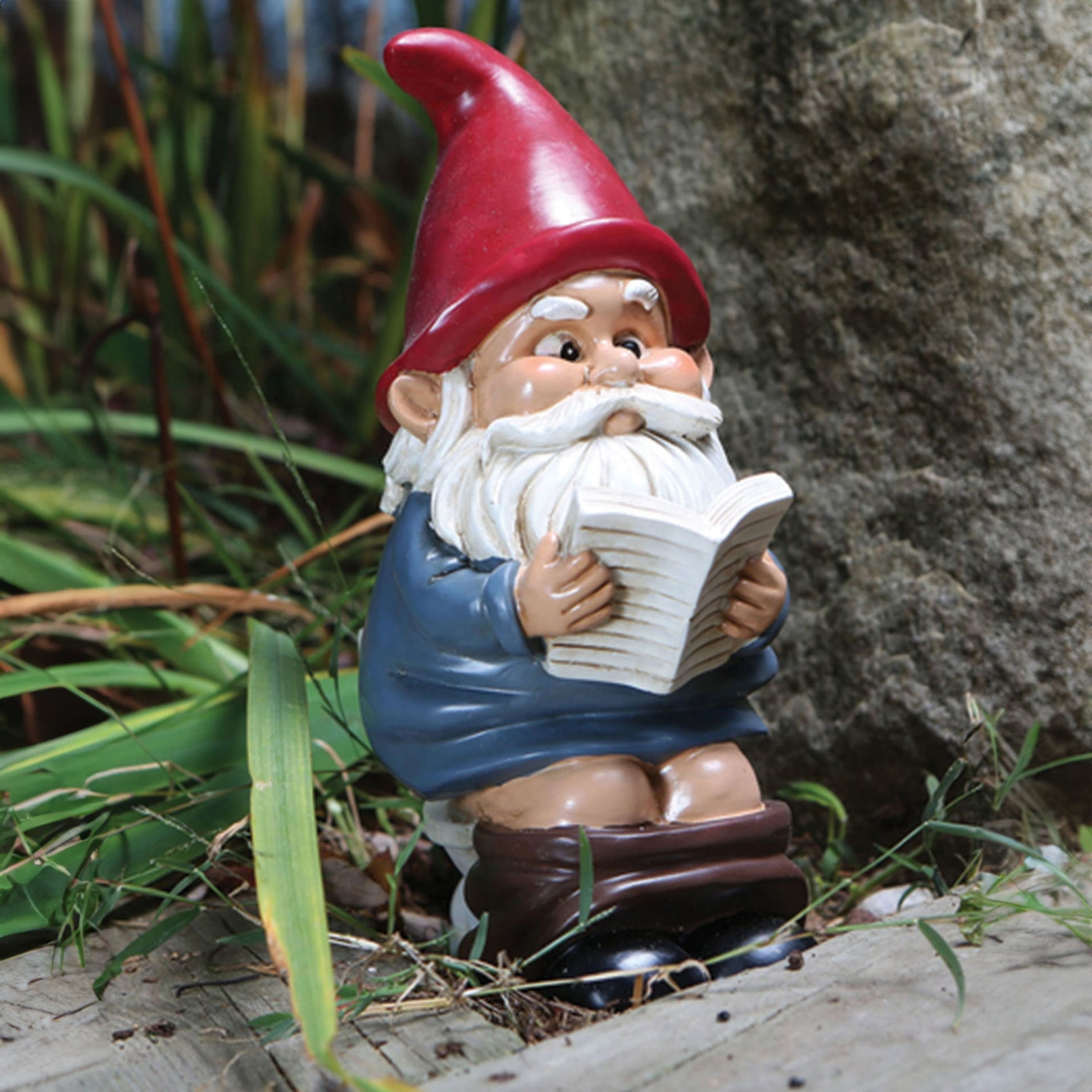 BigMouth Inc The Gnome on a Throne Garden Gnome